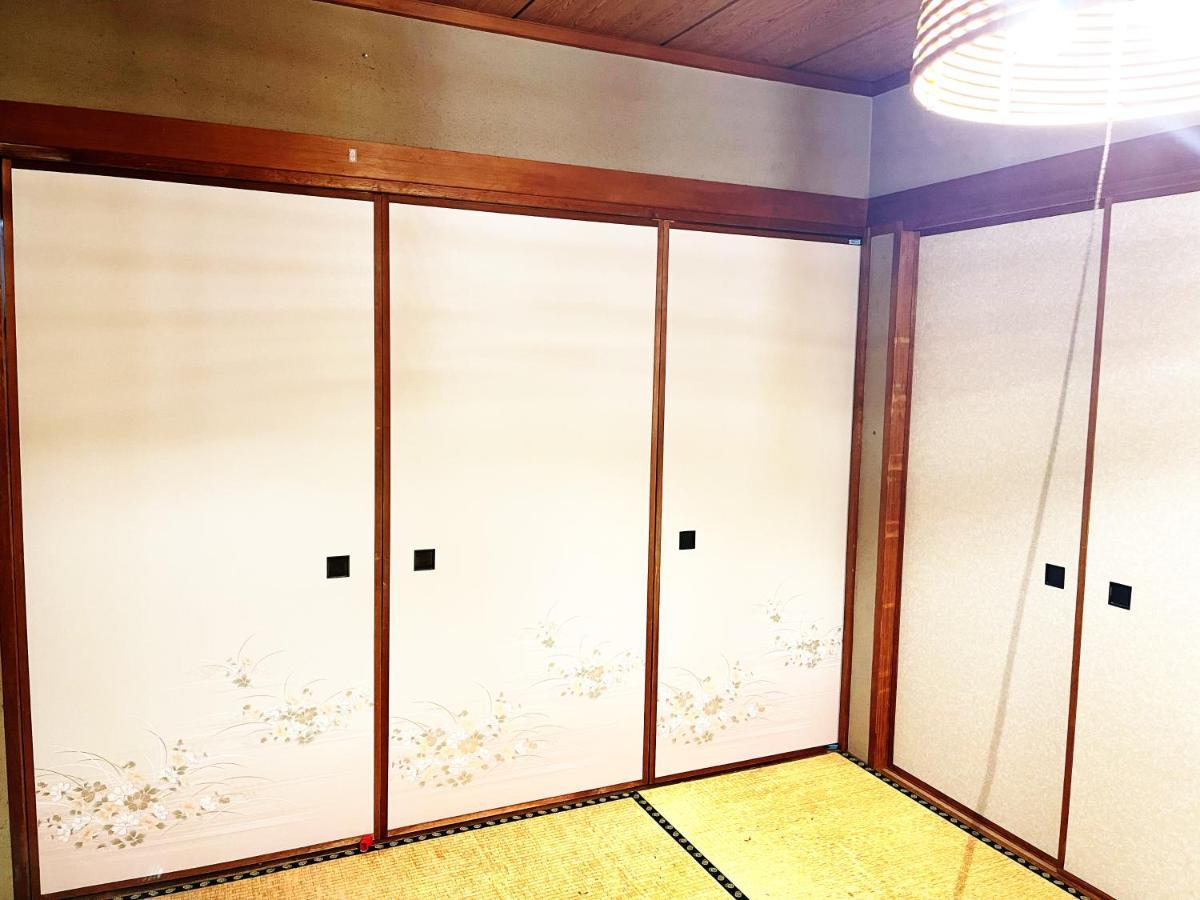 Tatami Room & Living Room Equipped With Multinational Tv And Fire, Bbq Corner In Tokyo Downtown House エクステリア 写真
